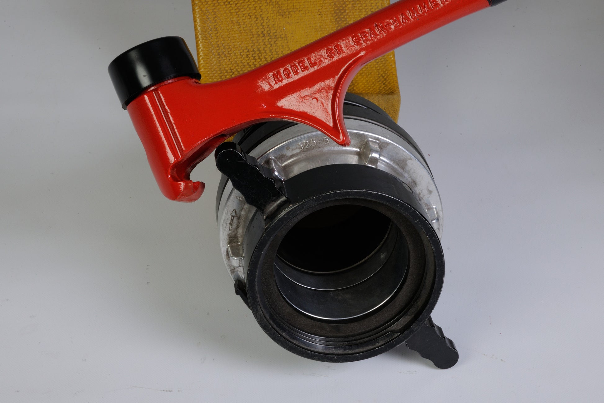 Built in cavity allows for additional leverage using the Long Handles