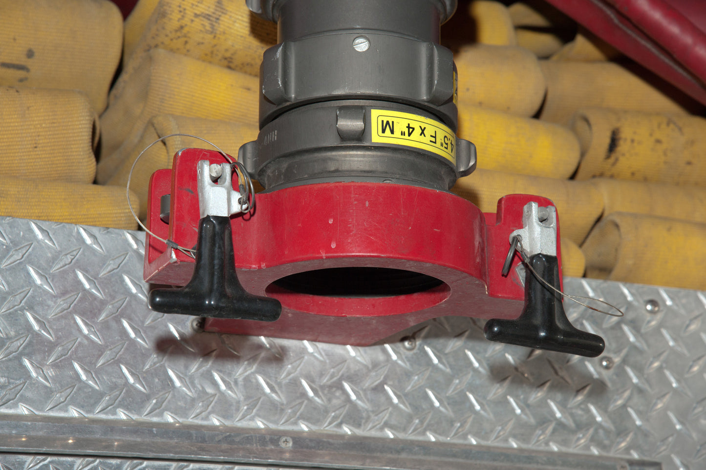 Hydrant Preconnect- Travel-Lok Hydrant Ready Holder for 4.5 threaded couplings #102