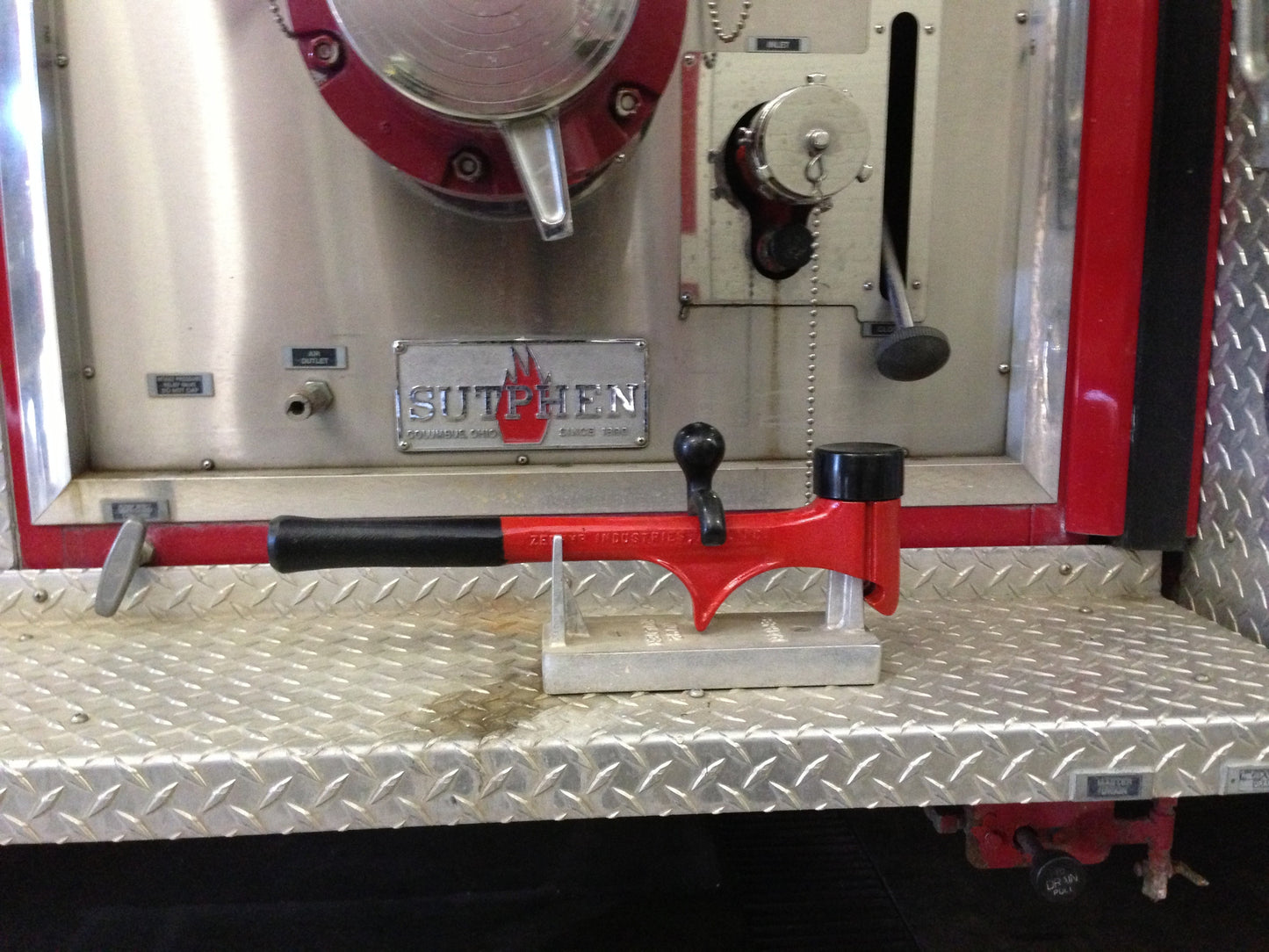 Span-hammer mounted horizontally on a truck